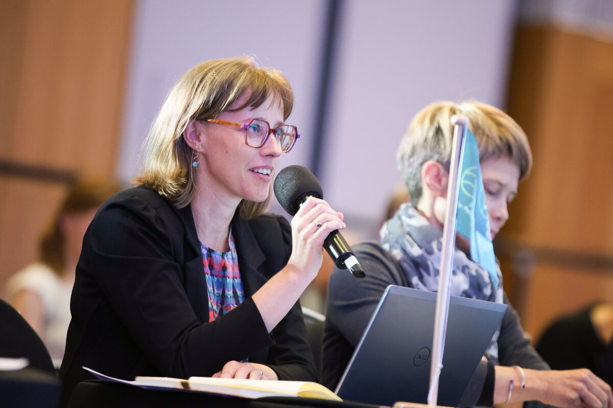 Laura Sonter, Technical Director - Science & Policy at The Biodiversity Consultancy, speaking at IPES12. Photo by IISD/ENB | Anastasia Rodopoulou